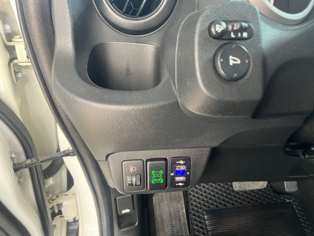 影片賞車✦FIT 最頂級Vtis 里程僅跑15萬 全車原鈑件 升級大螢幕安卓 方控.快撥.導航.倒車影像.定速  第14張相片