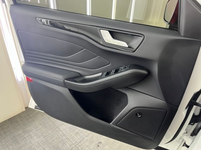 影片賞車✦Focus ST-Line Vignale 里程僅跑1萬 全車原鈑件 電動椅B&O音響.主動轉向頭燈.L2跟車  第7張相片