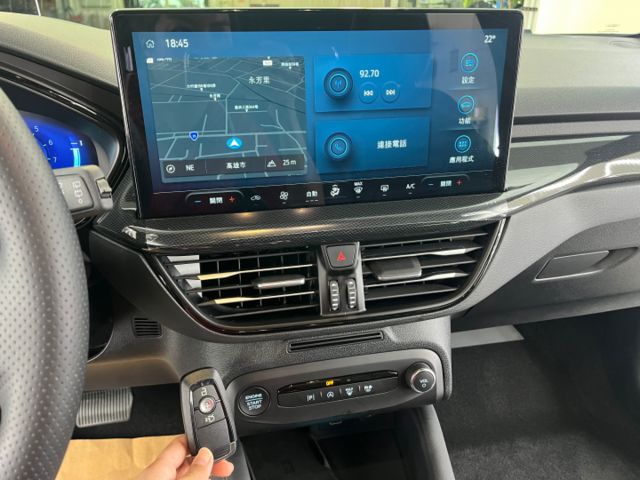影片賞車✦Focus ST-Line Vignale 里程僅跑1萬 全車原鈑件 電動椅B&O音響.主動轉向頭燈.L2跟車  第17張相片