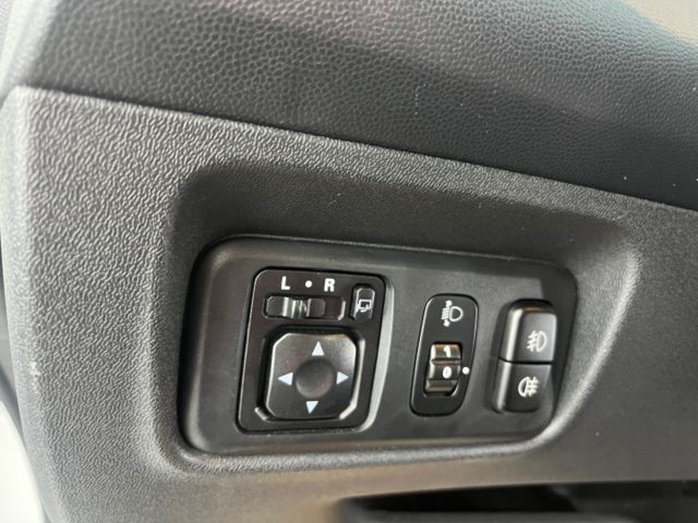 影片賞車✦2024年式Colt Plus 最頂級輕鬆版 里程僅跑2萬多 全車原鈑件 升級安卓影音 電尾門.免鑰匙.恆溫  第18張相片