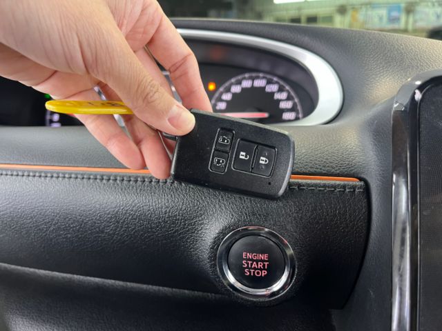 影片賞車✦Sienta 七人座 豪華+ 里程跑10萬 全車原鈑件 雙電動滑門.免鑰匙.定速.恆溫.盲點  第17張相片