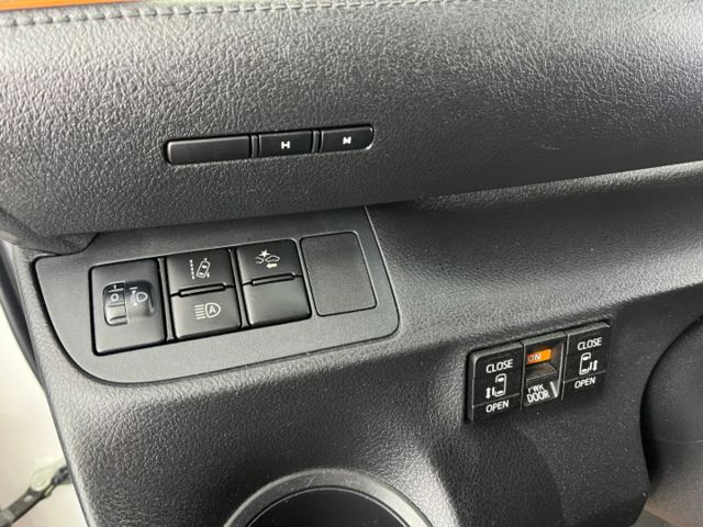 影片賞車✦Sienta 七人座 豪華+ 里程跑10萬 全車原鈑件 雙電動滑門.免鑰匙.定速.恆溫.盲點  第19張相片