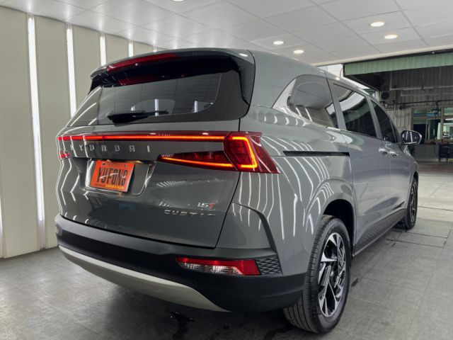 影片賞車✦Custin 市場稀有水泥灰 最頂級B版 全電動椅 全車原鈑件 原廠新車保固中  第4張相片