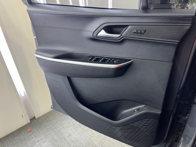 影片賞車✦Custin 市場稀有水泥灰 最頂級B版 全電動椅 全車原鈑件 原廠新車保固中  第7張相片