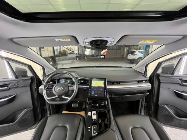 影片賞車✦Custin 市場稀有水泥灰 最頂級B版 全電動椅 全車原鈑件 原廠新車保固中  第12張相片