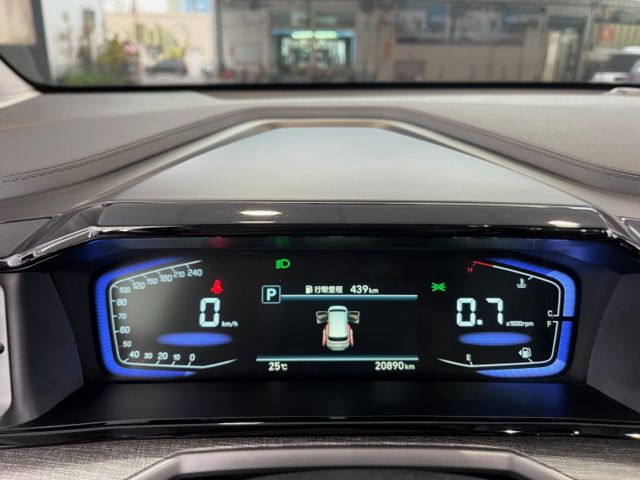 影片賞車✦Custin 市場稀有水泥灰 最頂級B版 全電動椅 全車原鈑件 原廠新車保固中  第15張相片