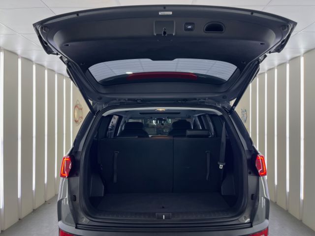 影片賞車✦Custin 市場稀有水泥灰 最頂級B版 全電動椅 全車原鈑件 原廠新車保固中  第19張相片