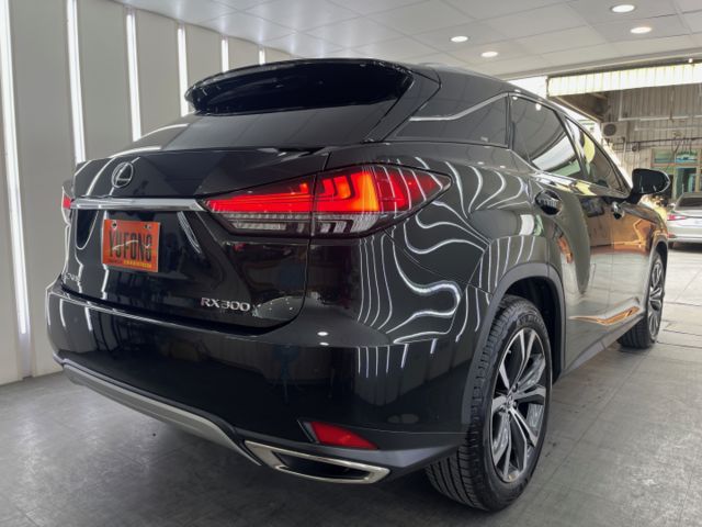 影片賞車✦RX300 旗艦版最頂級 里程僅跑8萬 全車原鈑件 大天窗.360環景.導航.品牌音響.無線充電板 可全部貸款  第3張相片