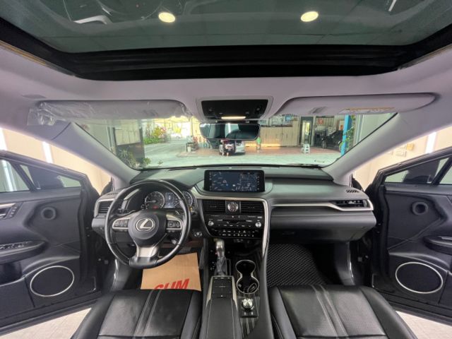 影片賞車✦RX300 旗艦版最頂級 里程僅跑8萬 全車原鈑件 大天窗.360環景.導航.品牌音響.無線充電板 可全部貸款  第11張相片