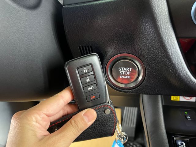 影片賞車✦RX300 旗艦版最頂級 里程僅跑8萬 全車原鈑件 大天窗.360環景.導航.品牌音響.無線充電板 可全部貸款  第15張相片