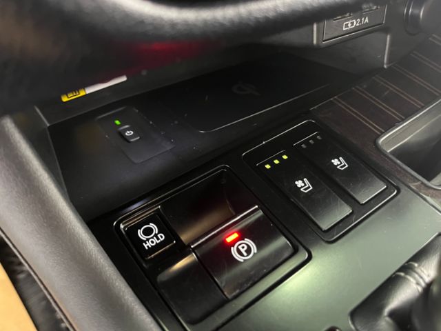 影片賞車✦RX300 旗艦版最頂級 里程僅跑8萬 全車原鈑件 大天窗.360環景.導航.品牌音響.無線充電板 可全部貸款  第18張相片