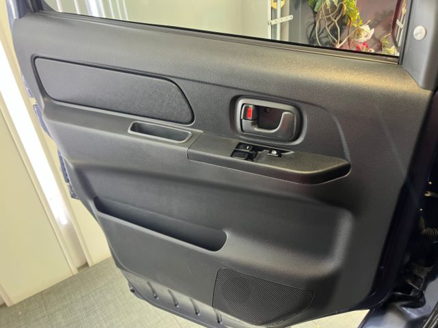 影片賞車✦菱利 廂式 手排 里程僅跑7萬 全車原鈑件 盲點.自動頭燈.循跡防滑.電子後視鏡.抬頭顯示幕.胎壓監控  第6張相片