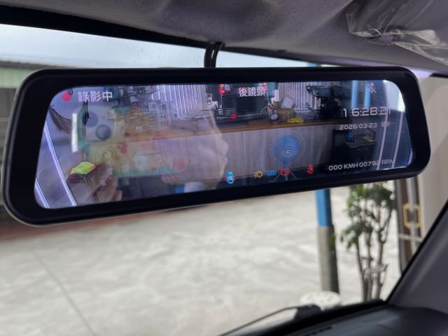 影片賞車✦菱利 廂式 手排 里程僅跑7萬 全車原鈑件 盲點.自動頭燈.循跡防滑.電子後視鏡.抬頭顯示幕.胎壓監控  第18張相片