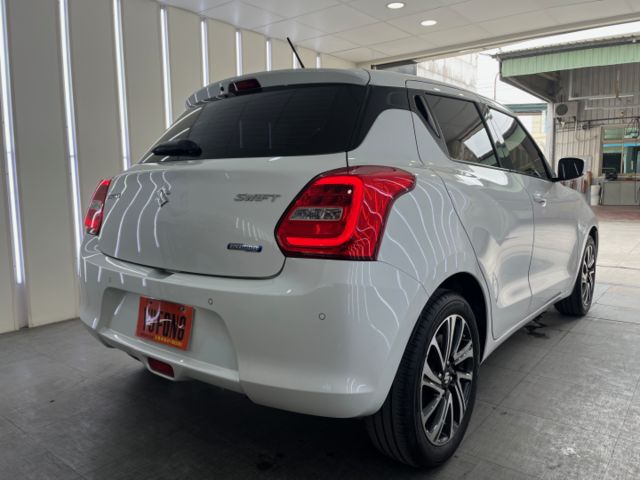 影片賞車✦SWIFT 輕油電 稅金超省！全車原鈑件 里程僅跑6萬 ACC跟車.Car Play.倒車影像.換檔撥片.恆溫  第3張相片