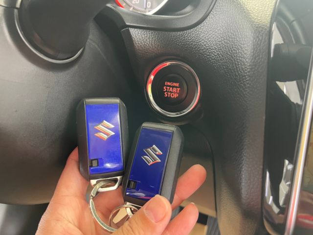 影片賞車✦SWIFT 輕油電 稅金超省！全車原鈑件 里程僅跑6萬 ACC跟車.Car Play.倒車影像.換檔撥片.恆溫  第16張相片