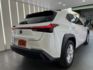 影片賞車✦UX300h 豪華特仕版 里程僅跑1千 全車原鈑件 數萬選配買到賺到 ！原廠新車保固中  第3張縮圖