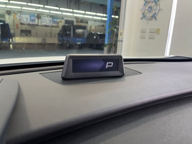 影片賞車✦UX300h 豪華特仕版 里程僅跑1千 全車原鈑件 數萬選配買到賺到 ！原廠新車保固中  第15張相片