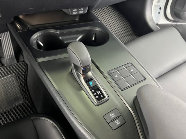 影片賞車✦UX300h 豪華特仕版 里程僅跑1千 全車原鈑件 數萬選配買到賺到 ！原廠新車保固中  第19張相片