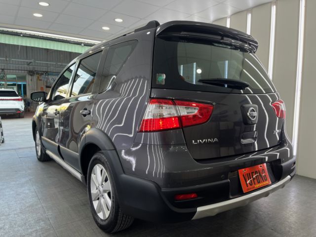 影片賞車✦Livina 頂級旗艦版 里程僅跑5萬多 全車原鈑件  免鑰匙.導航.盲點.抬頭顯示幕.恆溫空調.藍芽支援  第4張相片