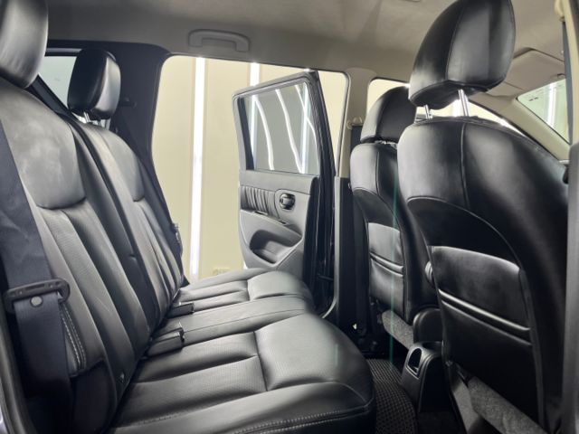 影片賞車✦Livina 頂級旗艦版 里程僅跑5萬多 全車原鈑件  免鑰匙.導航.盲點.抬頭顯示幕.恆溫空調.藍芽支援  第9張相片