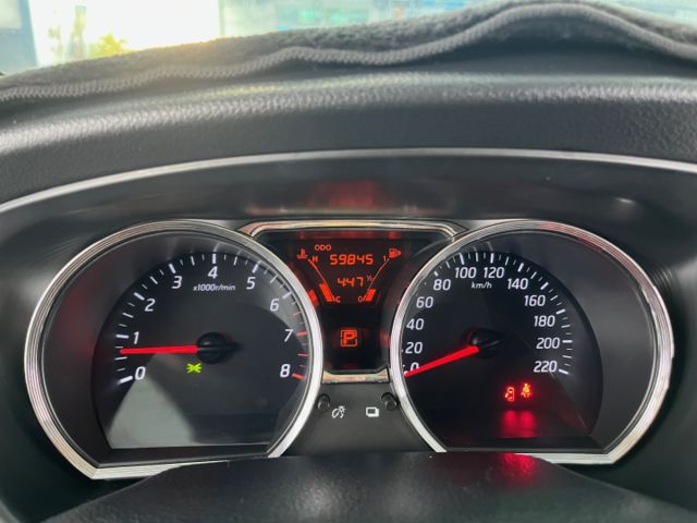 影片賞車✦Livina 頂級旗艦版 里程僅跑5萬多 全車原鈑件  免鑰匙.導航.盲點.抬頭顯示幕.恆溫空調.藍芽支援  第11張相片