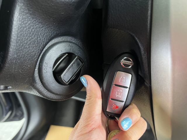 影片賞車✦Livina 頂級旗艦版 里程僅跑5萬多 全車原鈑件  免鑰匙.導航.盲點.抬頭顯示幕.恆溫空調.藍芽支援  第14張相片