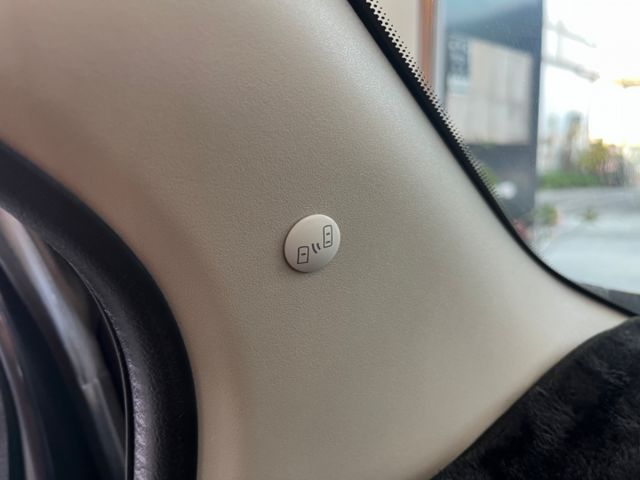 影片賞車✦Livina 頂級旗艦版 里程僅跑5萬多 全車原鈑件  免鑰匙.導航.盲點.抬頭顯示幕.恆溫空調.藍芽支援  第18張相片