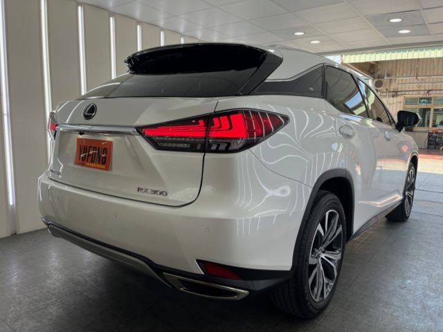 影片賞車✦RX300 頂級版 里程僅跑3萬 全車原鈑件 選配導航+360環景 電動椅.電尾門.天窗.抬頭顯示幕  第3張相片