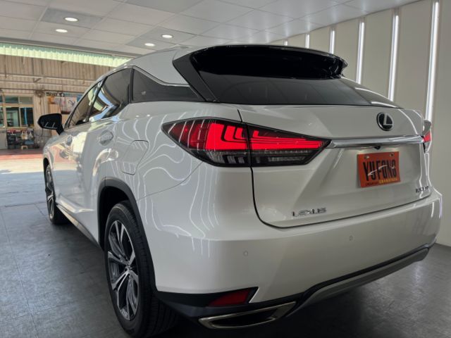影片賞車✦RX300 頂級版 里程僅跑3萬 全車原鈑件 選配導航+360環景 電動椅.電尾門.天窗.抬頭顯示幕  第4張相片