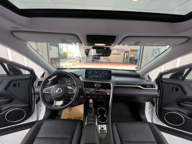 影片賞車✦RX300 頂級版 里程僅跑3萬 全車原鈑件 選配導航+360環景 電動椅.電尾門.天窗.抬頭顯示幕  第11張相片