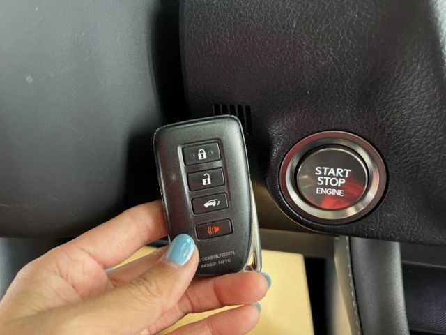 影片賞車✦RX300 頂級版 里程僅跑3萬 全車原鈑件 選配導航+360環景 電動椅.電尾門.天窗.抬頭顯示幕  第13張相片