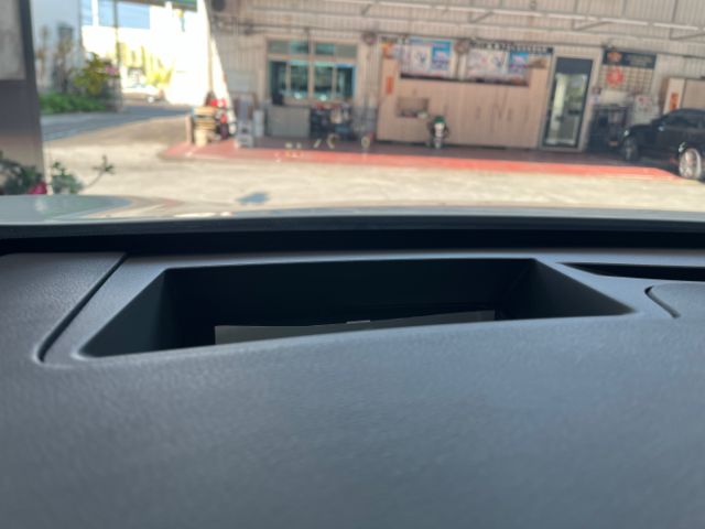 影片賞車✦RX300 頂級版 里程僅跑3萬 全車原鈑件 選配導航+360環景 電動椅.電尾門.天窗.抬頭顯示幕  第15張相片