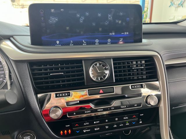 影片賞車✦RX300 頂級版 里程僅跑3萬 全車原鈑件 選配導航+360環景 電動椅.電尾門.天窗.抬頭顯示幕  第16張相片