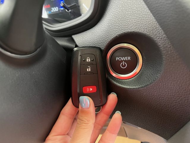 影片賞車✦Corolla Cross 油電豪華版 里程僅跑4千公里 全車原鈑件 全車LED.盲區影像  第19張相片