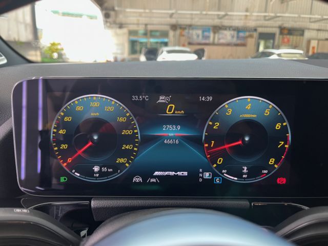 影片賞車✦GLA35 AMG 4MATIC 里程僅跑4萬多 全車原鈑件 全景天窗.柏林之音.數位儀表.360環景  第14張相片