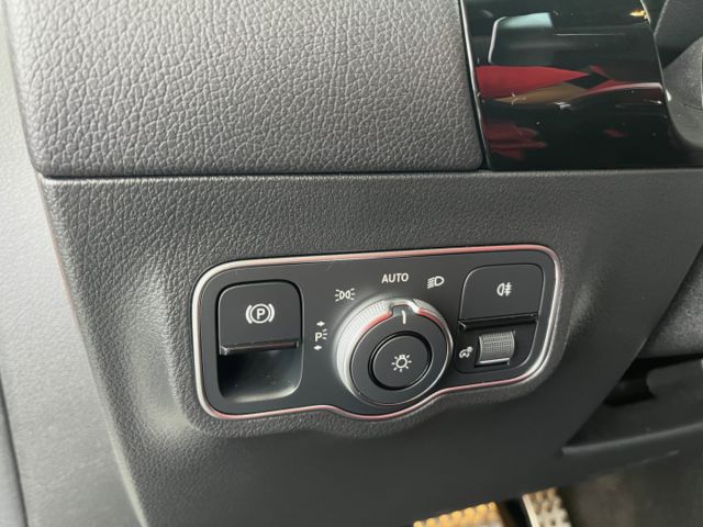 影片賞車✦GLA35 AMG 4MATIC 里程僅跑4萬多 全車原鈑件 全景天窗.柏林之音.數位儀表.360環景  第15張相片