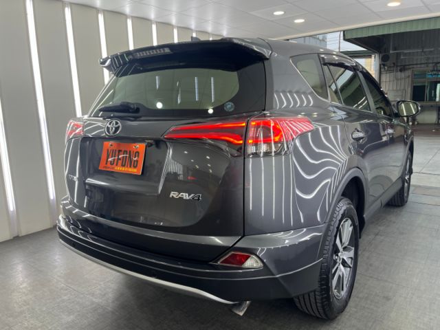 影片賞車✦ RAV4 2.0尊爵 升級原廠精裝買到賺到! 安卓影音.360環景.重低音喇叭.電動椅.定速 全車原鈑件  第3張相片