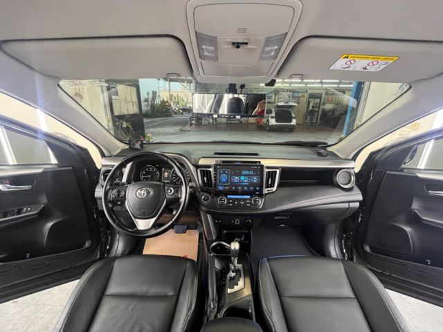 影片賞車✦ RAV4 2.0尊爵 升級原廠精裝買到賺到! 安卓影音.360環景.重低音喇叭.電動椅.定速 全車原鈑件  第11張相片