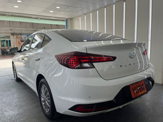 玉豐汽車✦Elantra 限量贈安卓！里程僅跑4萬多 全車原鈑件 LED日行燈.方控.定速.後座出風口  第4張相片