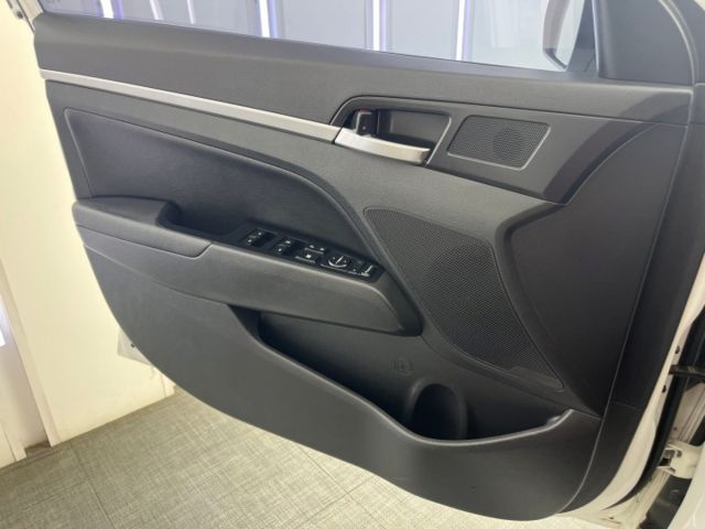 玉豐汽車✦Elantra 限量贈安卓！里程僅跑4萬多 全車原鈑件 LED日行燈.方控.定速.後座出風口  第6張相片