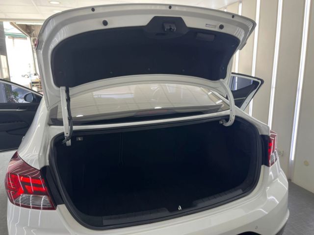 玉豐汽車✦Elantra 限量贈安卓！里程僅跑4萬多 全車原鈑件 LED日行燈.方控.定速.後座出風口  第16張相片
