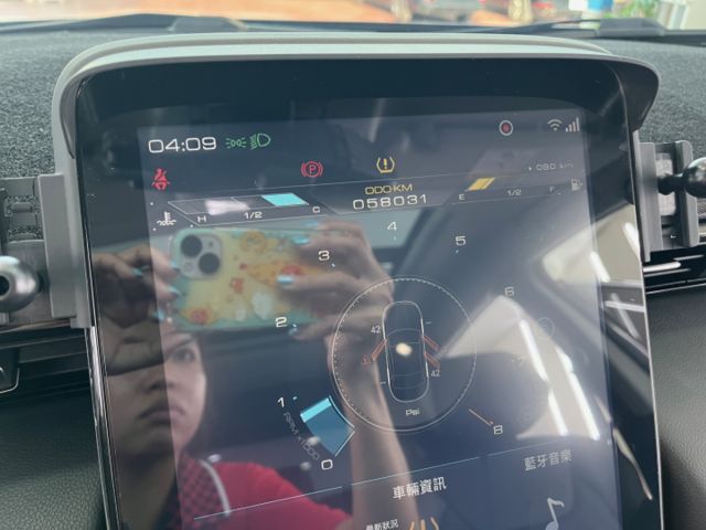 影片賞車✦URX 七人座 里程僅跑5萬 旗艦版最頂級 全車原鈑件 雙電動椅.電尾門.環景.跟車.全景天窗  第13張相片