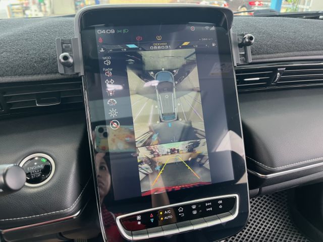 影片賞車✦URX 七人座 里程僅跑5萬 旗艦版最頂級 全車原鈑件 雙電動椅.電尾門.環景.跟車.全景天窗  第16張相片