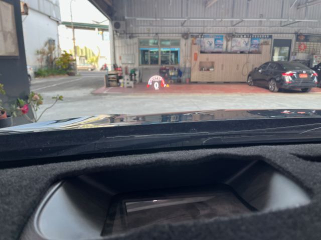 影片賞車✦URX 七人座 里程僅跑5萬 旗艦版最頂級 全車原鈑件 雙電動椅.電尾門.環景.跟車.全景天窗  第18張相片