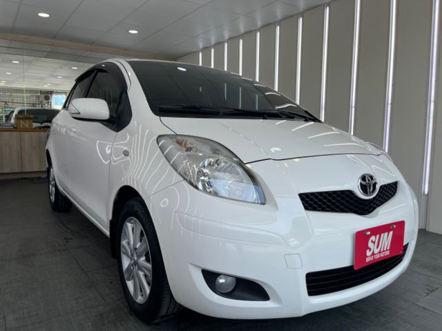 影片賞車✦小鴨 頂級G版 里程僅跑8萬多 挑戰全網最低！恆溫.方控.皮椅.鋁圈.導航.藍芽支援.電動後視鏡  第2張相片