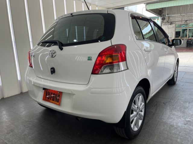 影片賞車✦小鴨 頂級G版 里程僅跑8萬多 挑戰全網最低！恆溫.方控.皮椅.鋁圈.導航.藍芽支援.電動後視鏡  第3張相片