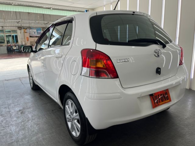 影片賞車✦小鴨 頂級G版 里程僅跑8萬多 挑戰全網最低！恆溫.方控.皮椅.鋁圈.導航.藍芽支援.電動後視鏡  第4張相片