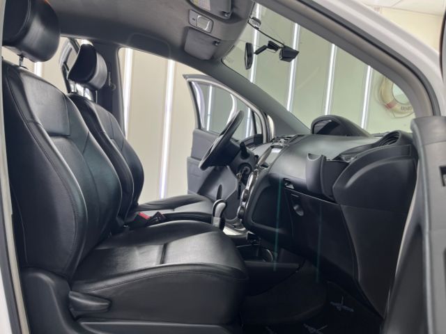 影片賞車✦小鴨 頂級G版 里程僅跑8萬多 挑戰全網最低！恆溫.方控.皮椅.鋁圈.導航.藍芽支援.電動後視鏡  第10張相片