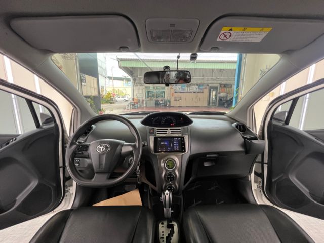 影片賞車✦小鴨 頂級G版 里程僅跑8萬多 挑戰全網最低！恆溫.方控.皮椅.鋁圈.導航.藍芽支援.電動後視鏡  第11張相片