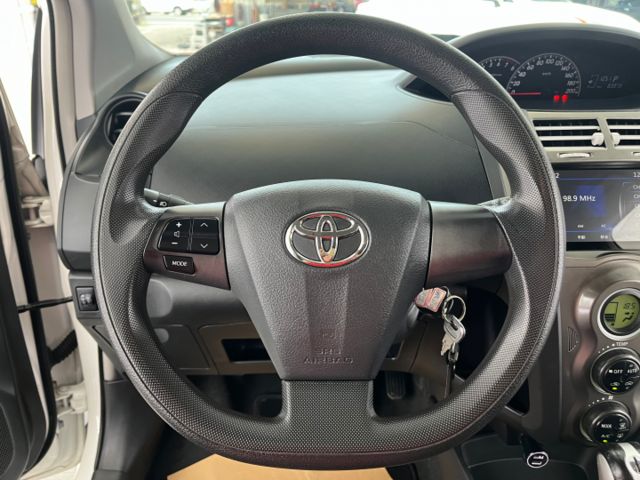 影片賞車✦小鴨 頂級G版 里程僅跑8萬多 挑戰全網最低！恆溫.方控.皮椅.鋁圈.導航.藍芽支援.電動後視鏡  第14張相片